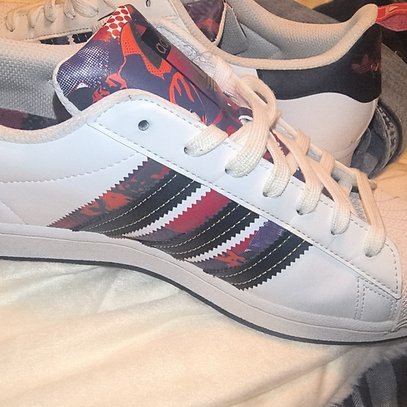 LIMITED EDITION. "SUPERSTAR " ADIDAS SNEAKERS - Picture 4 of 6